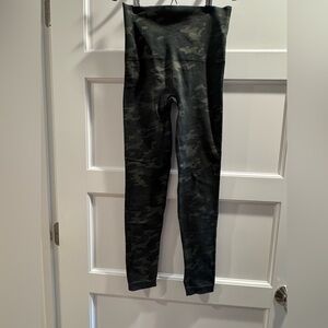 *NEVER WORN* Spanx Green Camo Leggings